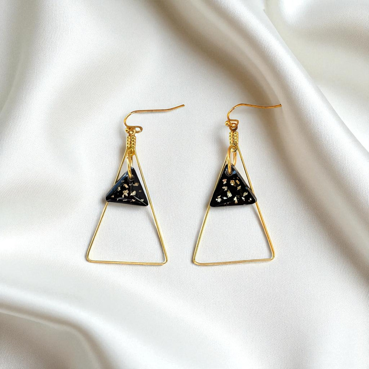 Triangle Noir Earrings